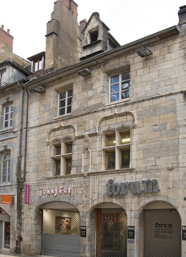 Façade antérieure du 15 Grande Rue : de trois quarts droit. © Région Bourgogne-Franche-Comté, Inventaire du Patrimoine