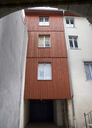 Logis secondaire au-dessus du portail d'entrée dans la deuxième cour. © Région Bourgogne-Franche-Comté, Inventaire du Patrimoine
