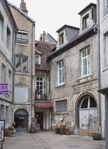 Façade postérieure des communs donnant sur l'impasse. © Région Bourgogne-Franche-Comté, Inventaire du Patrimoine