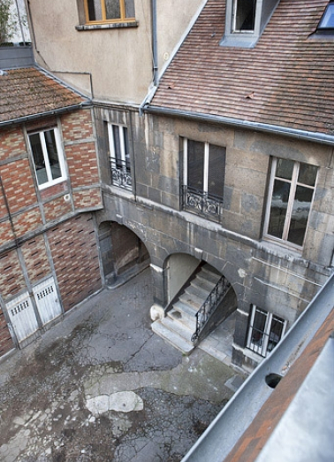 Vue d'ensemble de l'aile des communs en fond de cour. © Région Bourgogne-Franche-Comté, Inventaire du Patrimoine