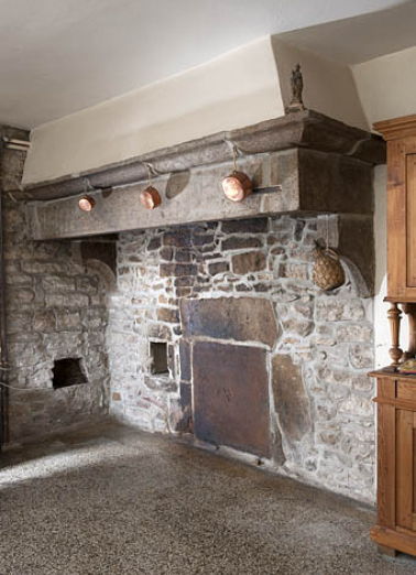 Vue générale de la chelminée de l'ancienne cuisine. © Région Bourgogne-Franche-Comté, Inventaire du patrimoine