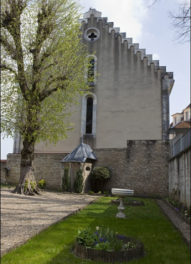 Vue éloignée du pavillon de jardin. © Région Bourgogne-Franche-Comté, Inventaire du Patrimoine