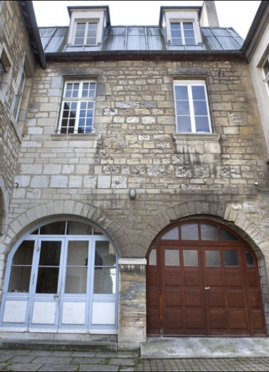 Vue d'ensemble de la façade antérieure du logis en fond de cour. © Région Bourgogne-Franche-Comté, Inventaire du Patrimoine