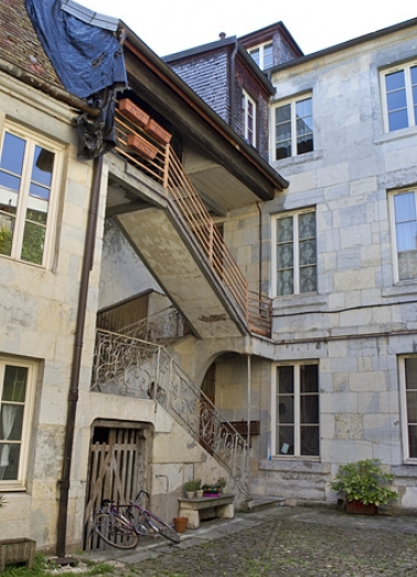 Vue d'ensemble de l'escalier à cage ouverte. © Région Bourgogne-Franche-Comté, Inventaire du Patrimoine