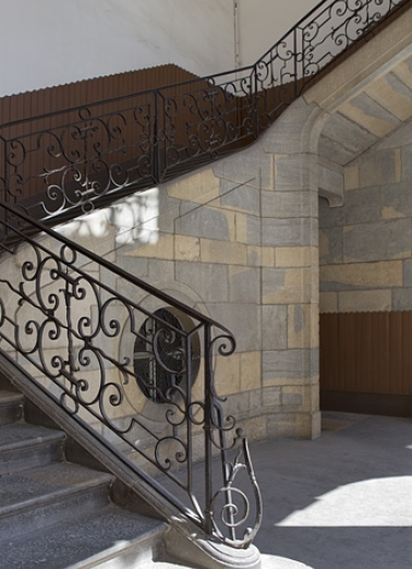 Aile droite : vue d'ensemble de l'escalier depuis le rez-de-chaussée. © Région Bourgogne-Franche-Comté, Inventaire du Patrimoine