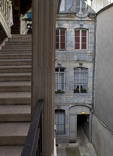Vue d'ensemble de la façade postérieure du logis sur rue. © Région Bourgogne-Franche-Comté, Inventaire du Patrimoine