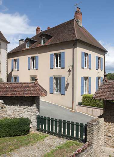 Vue générale depuis la cour des communs. © Région Bourgogne-Franche-Comté, Inventaire du patrimoine