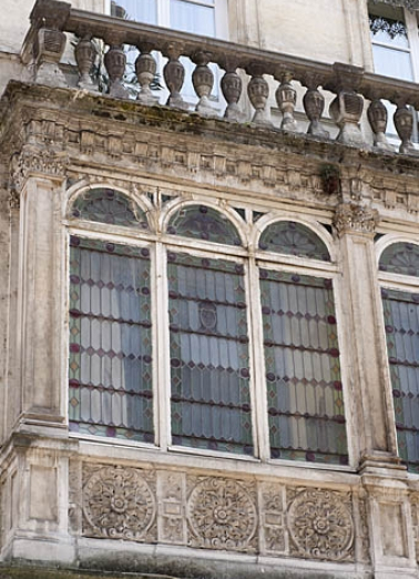 Façade antérieure : détail de la partie gauche du bow-window. © Région Bourgogne-Franche-Comté, Inventaire du Patrimoine
