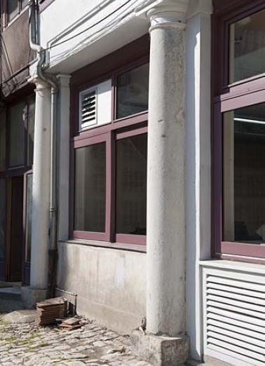 Détail du portique de l'aile sur cour. © Région Bourgogne-Franche-Comté, Inventaire du Patrimoine