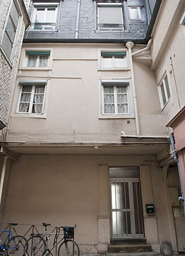 Logis principal : façade située au fond de la première cour. © Région Bourgogne-Franche-Comté, Inventaire du Patrimoine