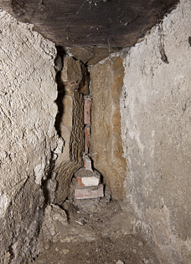 Archère-canonnière en "trou de serrure", 2 rue du Carrefour des Halles. © Région Bourgogne-Franche-Comté, Inventaire du patrimoine