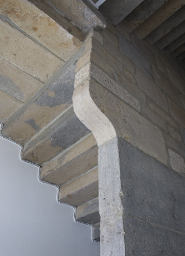 Partie droite : détail de l'escalier en pierre rampe sur rampe. © Région Bourgogne-Franche-Comté, Inventaire du Patrimoine