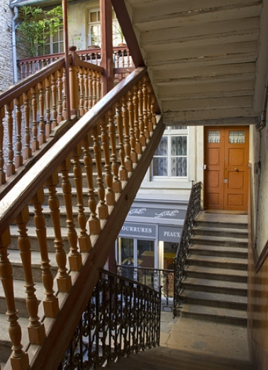 Escalier à cage ouverte : vue des volées depuis l'intérieur. © Région Bourgogne-Franche-Comté, Inventaire du Patrimoine