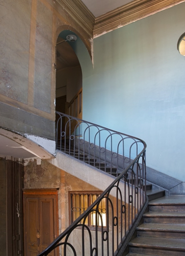 Logis principal, intérieur : détail de la partie supérieure de la cage d'escalier. © Région Bourgogne-Franche-Comté, Inventaire du Patrimoine