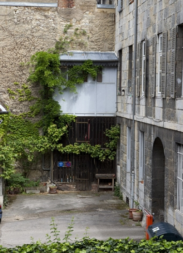 Détail du bûcher : de face. © Région Bourgogne-Franche-Comté, Inventaire du Patrimoine