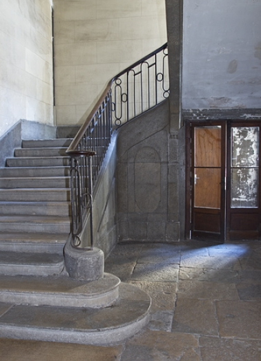 Logis principal, intérieur : détail du départ de l'escalier principal. © Région Bourgogne-Franche-Comté, Inventaire du Patrimoine