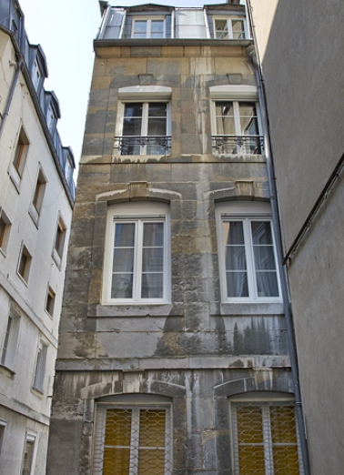 Vue du deuxième logis secondaire depuis la première cour. © Région Bourgogne-Franche-Comté, Inventaire du Patrimoine