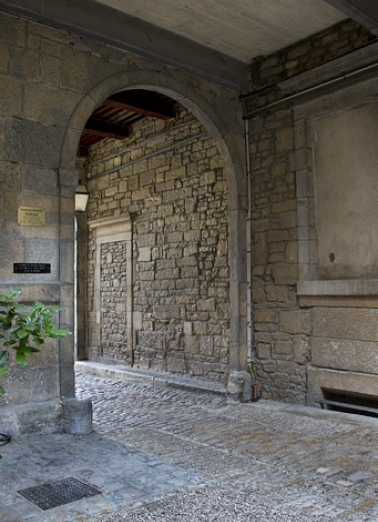 Vue du deuxième passage cocher depuis la cour, de trois quarts gauche. © Région Bourgogne-Franche-Comté, Inventaire du Patrimoine