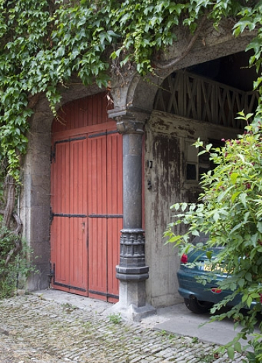 Bâtiment des remises : détail des portes des remises. © Région Bourgogne-Franche-Comté, Inventaire du Patrimoine