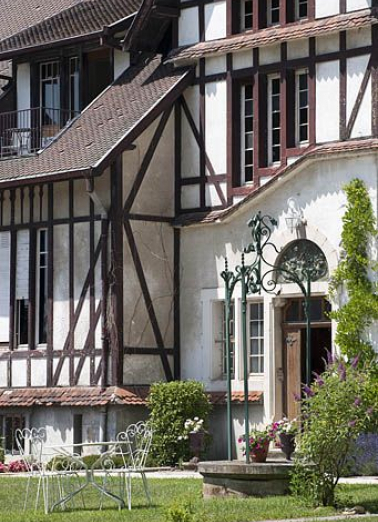 Façade sud vue de trois quarts. © Région Bourgogne-Franche-Comté, Inventaire du patrimoine