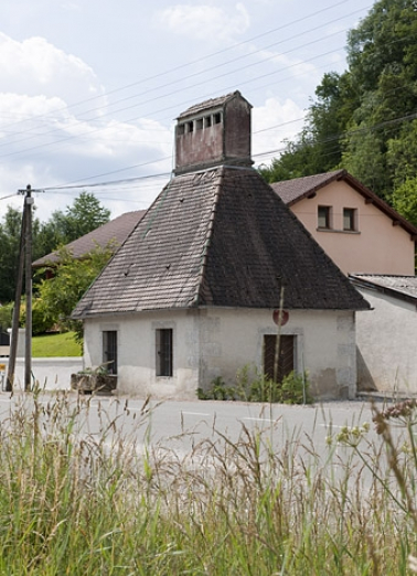 Séchoir vu de trois quarts. © Région Bourgogne-Franche-Comté, Inventaire du patrimoine