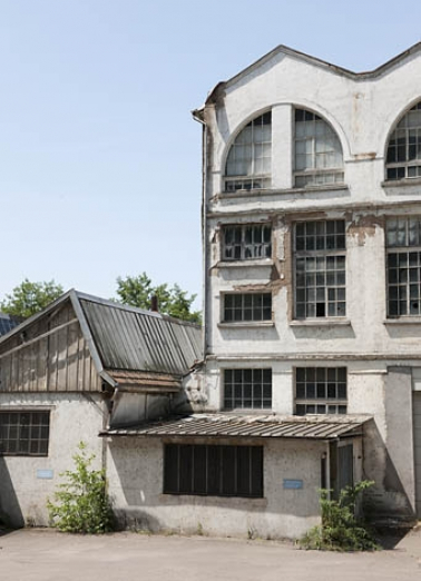 Jonction d'un bâtiment couvert de sheds et de l'atelier des presses. © Région Bourgogne-Franche-Comté, Inventaire du patrimoine