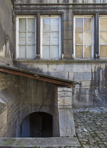 Logis principal, façade postérieure : détail de l'entrée de la cave. © Région Bourgogne-Franche-Comté, Inventaire du Patrimoine