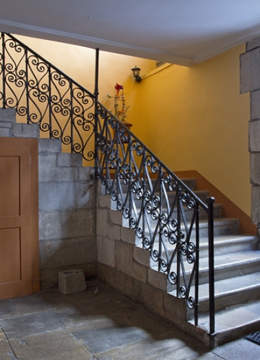 Premier logis secondaire : détail du départ de l'escalier. © Région Bourgogne-Franche-Comté, Inventaire du Patrimoine