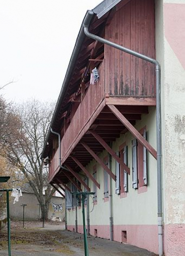 Façade postérieure de l'immeuble de 10 logements. © Région Bourgogne-Franche-Comté, Inventaire du patrimoine Façade postérieure de l'immeuble de 10 logements. © Région Bourgogne-Franche-Comté, Inventaire du patrimoine