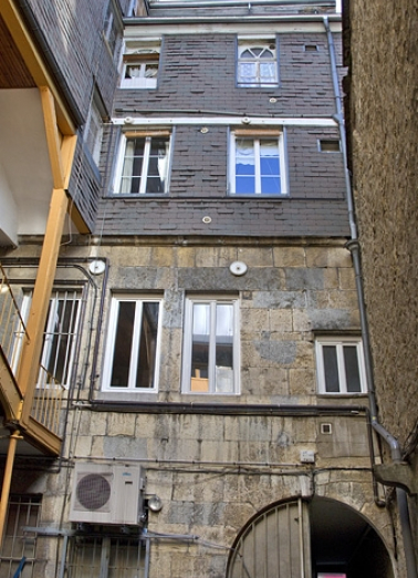 Logis principal, façade postérieure : détail de l'étage et de la surélévation. © Région Bourgogne-Franche-Comté, Inventaire du Patrimoine