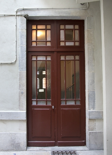 Détail de la porte donnant accès à la cour. © Région Bourgogne-Franche-Comté, Inventaire du Patrimoine