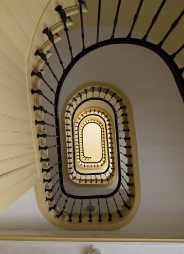 Vue d'ensemble du premier escalier depuis le bas. © Région Bourgogne-Franche-Comté, Inventaire du Patrimoine