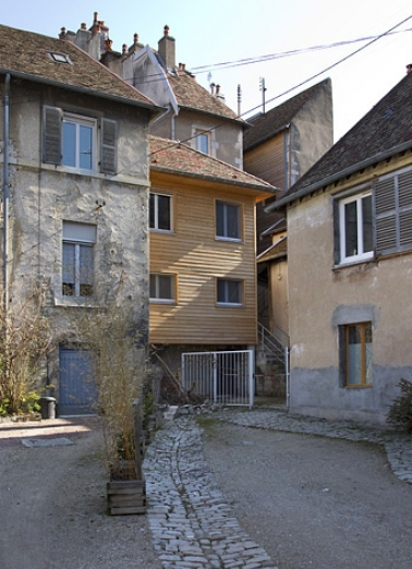 Vue de l'entrée de la première cour. © Région Bourgogne-Franche-Comté, Inventaire du Patrimoine