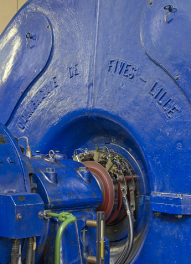 Groupe n° 1 : inscription sur le capot de l'alternateur. © Région Bourgogne-Franche-Comté, Inventaire du patrimoine