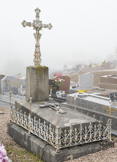 Tombeau de Louise Henry (4 mars 1835-18 août 1900). © Région Bourgogne-Franche-Comté, Inventaire du patrimoine