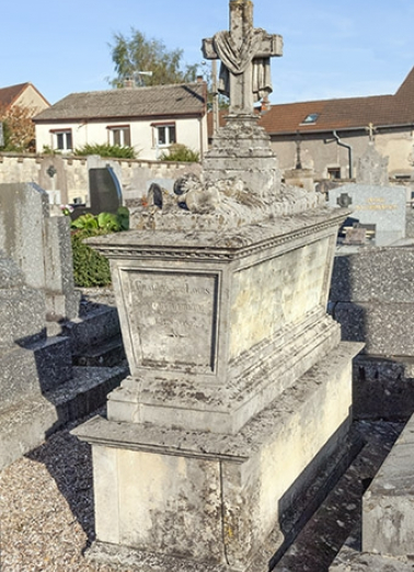 Tombeau de Jean-Baptiste-Edouard Camuset. © Région Bourgogne-Franche-Comté, Inventaire du patrimoine