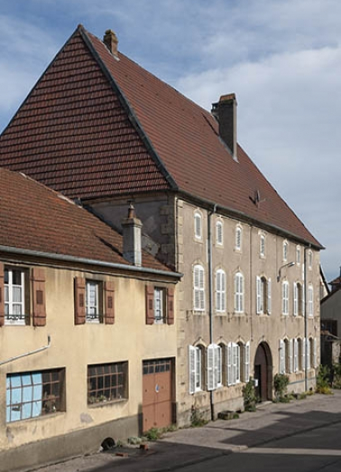 Vue générale de trois quart gauche depuis la rue Arago. © Région Bourgogne-Franche-Comté, Inventaire du patrimoine