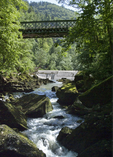Barrage et pont de la Goule, depuis les rapides en aval. © Région Bourgogne-Franche-Comté, Inventaire du patrimoine Barrage et pont de la Goule, depuis les rapides en aval. © Région Bourgogne-Franche-Comté, Inventaire du patrimoine