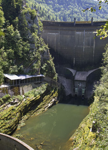 Barrage du Châtelot : le bassin d'amortissement. © Région Bourgogne-Franche-Comté, Inventaire du patrimoine Barrage du Châtelot : le bassin d'amortissement. © Région Bourgogne-Franche-Comté, Inventaire du patrimoine