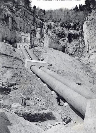 99. Frontière Franco-Suisse. Au Refrain - La Conduite d'Eau, carte postale, [décennies 1910-1920] © Région Bourgogne-Franche-Comté, Inventaire du patrimoine