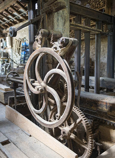 Châssis de scie (ou haut-fer) : volants de transmission du mécanisme. © Région Bourgogne-Franche-Comté, Inventaire du patrimoine
