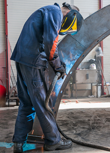 Opération de soudage. © Région Bourgogne-Franche-Comté, Inventaire du patrimoine