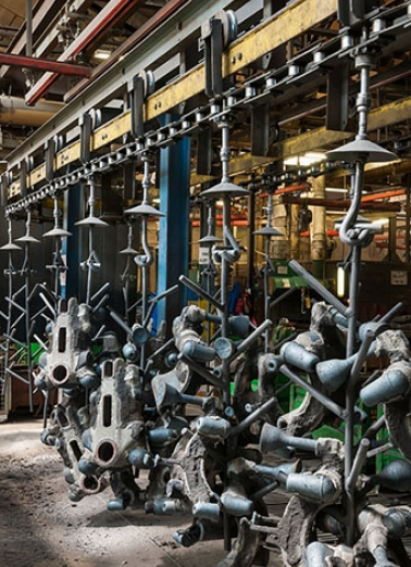 Pièces au dessablage (grenailleuse). © Région Bourgogne-Franche-Comté, Inventaire du patrimoine