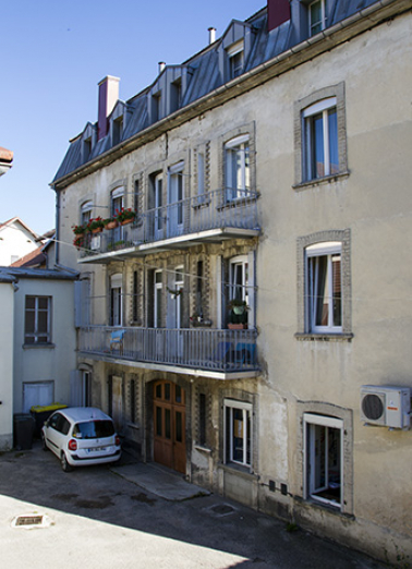 Façade postérieure, de trois quarts droite. © Région Bourgogne-Franche-Comté, Inventaire du patrimoine Façade postérieure, de trois quarts droite. © Région Bourgogne-Franche-Comté, Inventaire du patrimoine