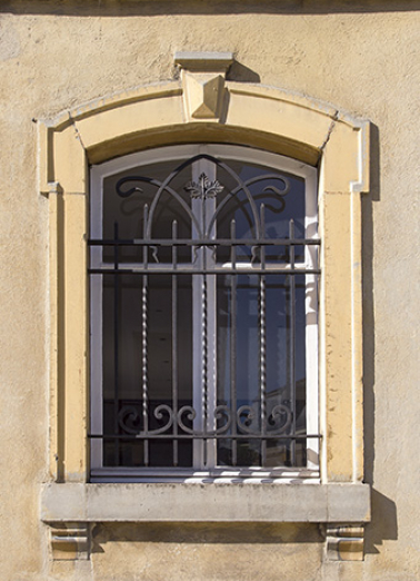 Fenêtre du corps de bâtiment occidental. © Région Bourgogne-Franche-Comté, Inventaire du patrimoine