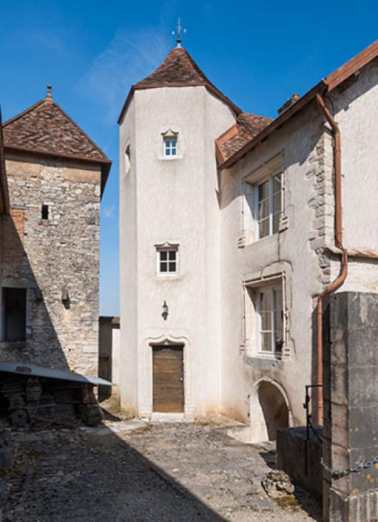 Tour d'escalier de l'ancienne maison située au nord-ouest © Région Bourgogne-Franche-Comté, Inventaire du patrimoine Tour d'escalier de l'ancienne maison située au nord-ouest © Région Bourgogne-Franche-Comté, Inventaire du patrimoine