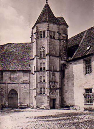 La tour d'escalier sur une carte postale ancienne © Archives départementales de la Haute-Saône