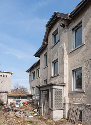 Usine : façade postérieure, de trois quarts droite. © Région Bourgogne-Franche-Comté, Inventaire du patrimoine Usine : façade postérieure, de trois quarts droite. © Région Bourgogne-Franche-Comté, Inventaire du patrimoine