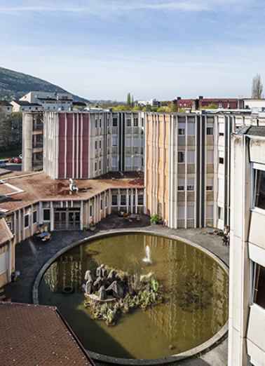 bassin : vue d'ensemble de l'œuvre d'Annie Bleu. © Région Bourgogne-Franche-Comté, Inventaire du patrimoine