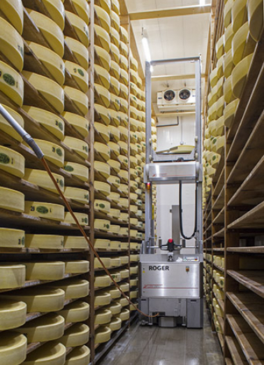 Affinage du comté : le robot de soins. © Région Bourgogne-Franche-Comté, Inventaire du patrimoine